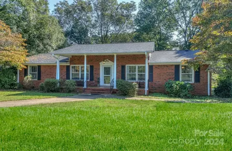 211 W Main St, Cleveland, NC 27013
