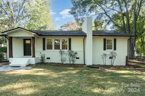 121 Manor Cir, Mooresville, NC 28115