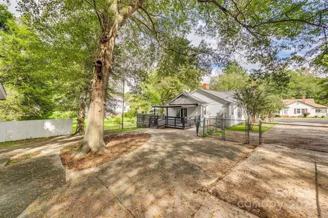 Exterior - 749 W Brooklyn Ave, Lancaster, SC 29720 photo 6 of 7