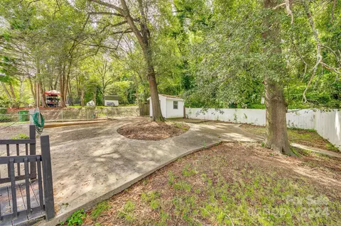 Exterior - 749 W Brooklyn Ave, Lancaster, SC 29720 photo 5 of 7