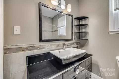 Bath - 749 W Brooklyn Ave, Lancaster, SC 29720 photo 1 of 1