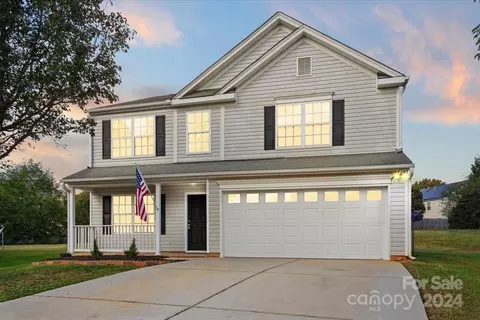 2900 Teton Dr, Gastonia, NC 28054