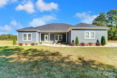 1345 Wildflower Dr, Gastonia, NC 28056