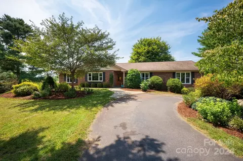 20 Morning Glory Ln, Weaverville, NC 28787
