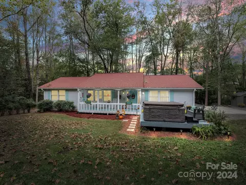 115 Shelly Dr, Hendersonville, NC 28792