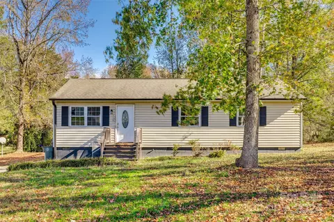 114 Queensgate Rd, Clover, SC 29710
