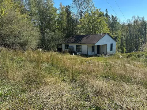 1180 Crescent Woods Woods, Morganton, NC 28655