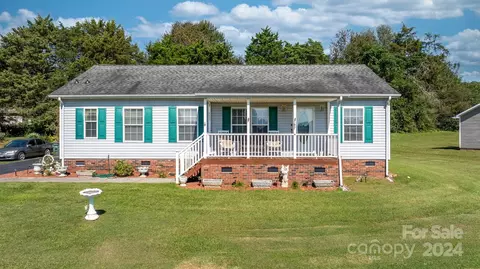 952 Eastern Ridge Dr, Newton, NC 28658
