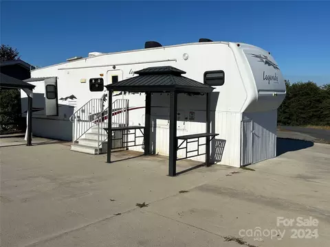 111 Richard Dr, New London, NC 28127