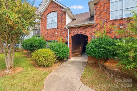 2517 Carya Pond Ln, Charlotte, NC 28212