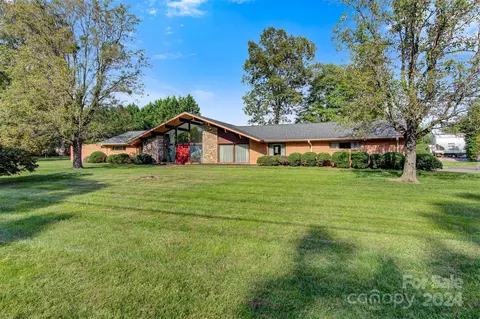 5627 Nc 90 E Hwy E, Hiddenite, NC 28636