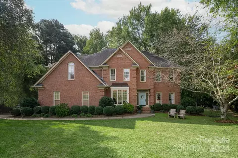 10301 Oak Pond Cir, Charlotte, NC 28277