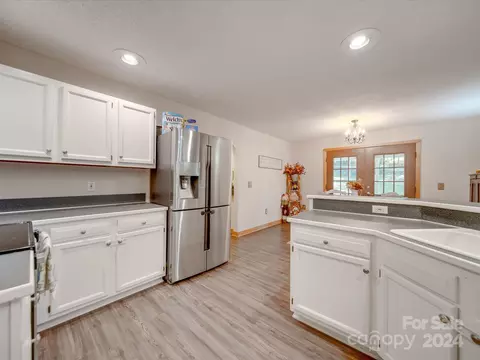Kitchen - 1874 Waldeck Ct, Mount Pleasant, NC 28124 photo 3 of 4
