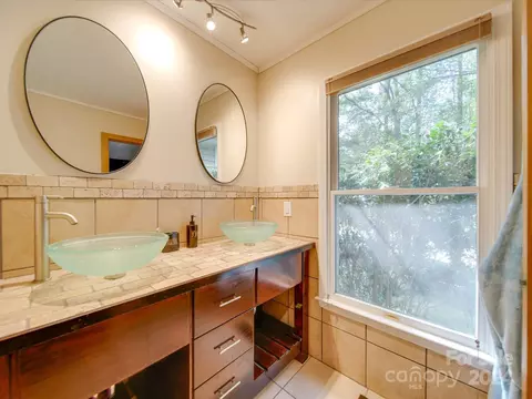 Bath - 1874 Waldeck Ct, Mount Pleasant, NC 28124 photo 4 of 5