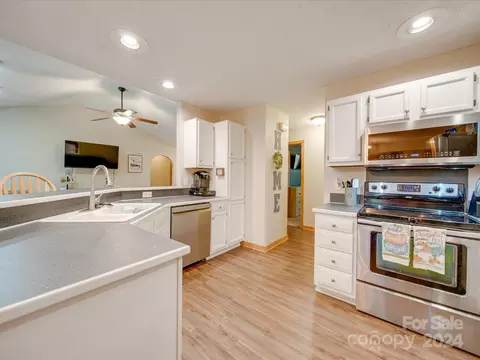Kitchen - 1874 Waldeck Ct, Mount Pleasant, NC 28124 photo 2 of 4