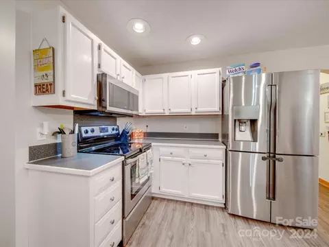 Kitchen - 1874 Waldeck Ct, Mount Pleasant, NC 28124 photo 4 of 4