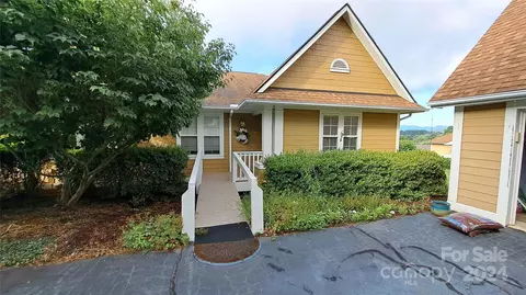 1703 Hyde Park Dr, Asheville, NC 28806