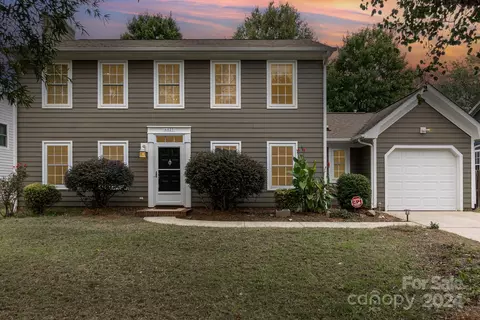 6827 Oldecastle Ct, Charlotte, NC 28277