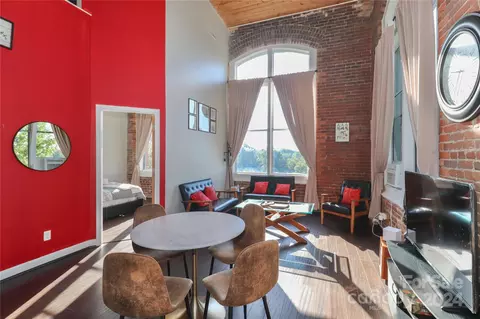 201 S Hoskins 335 Rd #335, Charlotte, NC 28208