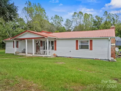 3067 Highway 52 S Hwy S, Cheraw, SC 29520