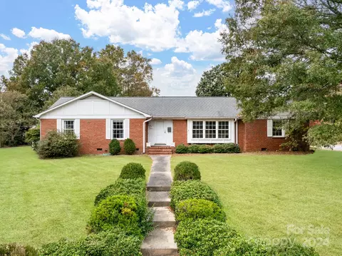 1119 Castlegate St, Gastonia, NC 28054