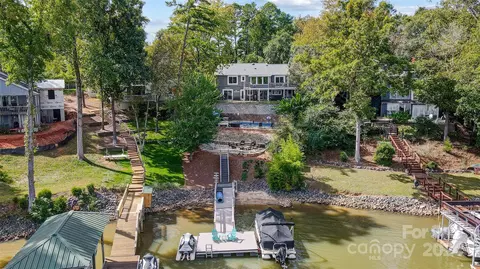 1110 Palmyra Dr, Tega Cay, SC 29708