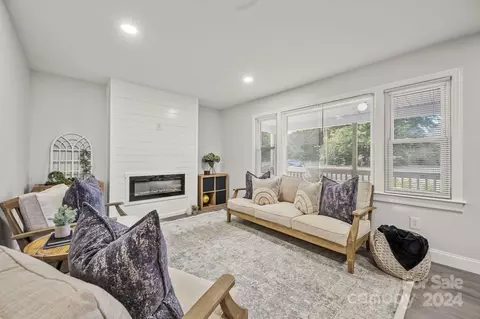 941 Tom Hunter Rd, Charlotte, NC 28213