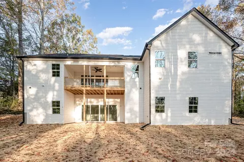 1043 Lester Rd, Clover, SC 29710 photo 4