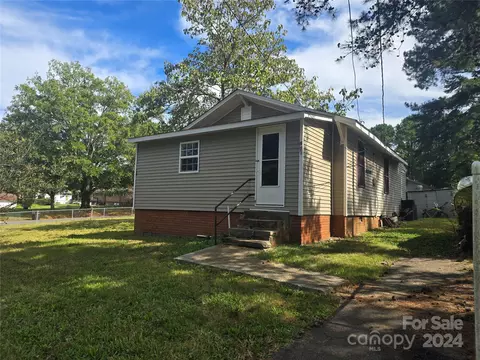 501 Jackson St, Badin, NC 28009