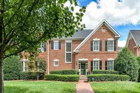 4813 Cambridge Crescent Dr, Charlotte, NC 28226