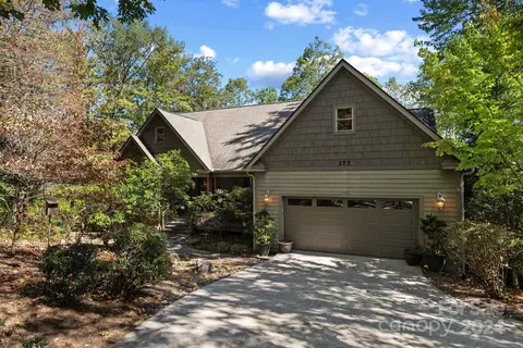 377 Kanasgowa Dr, Brevard, NC 28712