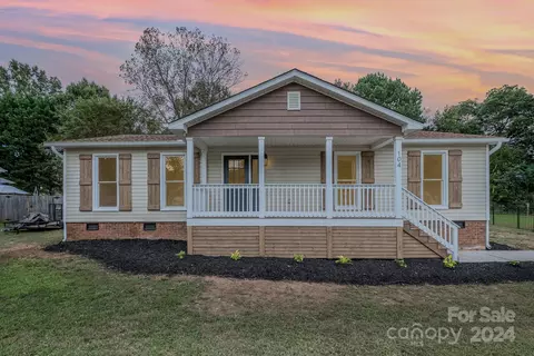 104 Shamrock Ct, Fort Mill, SC 29715