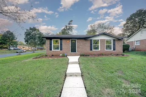 830 Capps Hill Mine Rd, Charlotte, NC 28216
