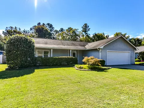 7012 Huntsmaster Dr, Charlotte, NC 28277
