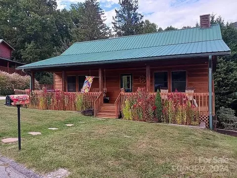 489 Panoramic Loop, Maggie Valley, NC 28751 photo 3
