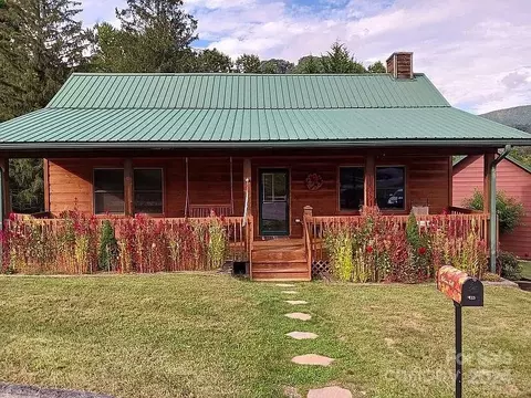 489 Panoramic Loop, Maggie Valley, NC 28751 photo 2