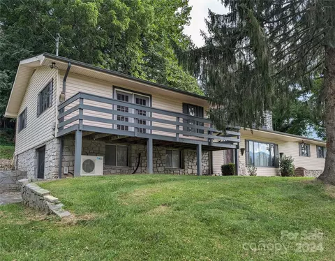 64 Hilltop Dr, Waynesville, NC 28786