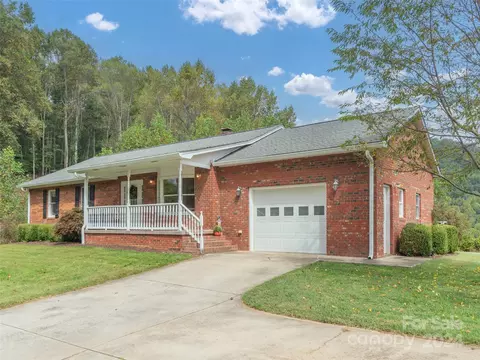 37 Briarwood Dr, Waynesville, NC 28786