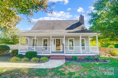 2306 Fox Hunt Dr, Monroe, NC 28110