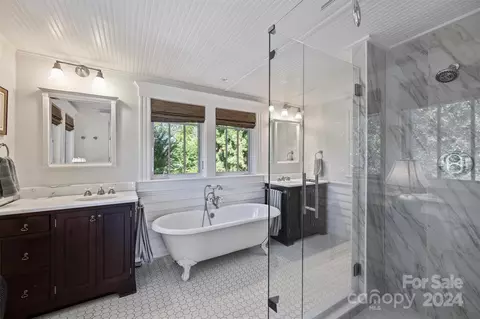 Bath - 559 N Main St, Davidson, NC 28036 photo 1 of 3