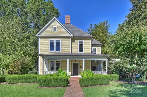 559 N Main St, Davidson, NC 28036