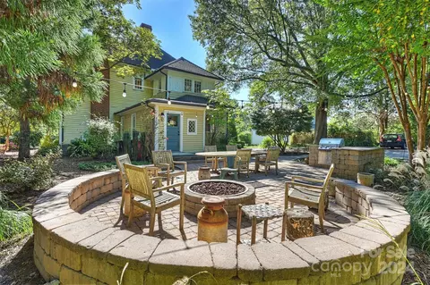 Exterior - 559 N Main St, Davidson, NC 28036 photo 5 of 6