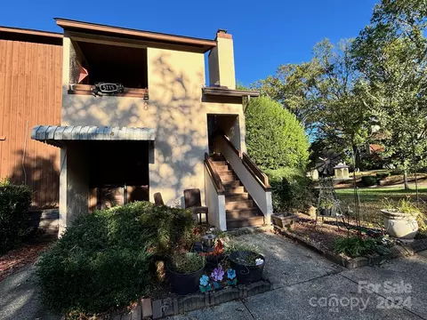 5707 Dockside Dr, Charlotte, NC 28227