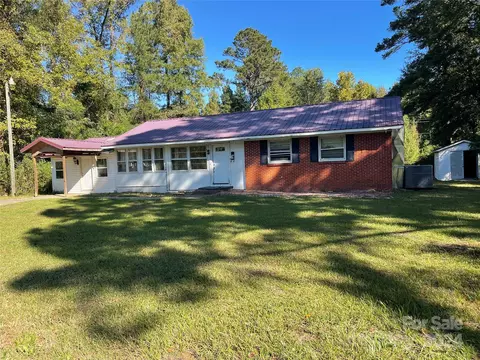 302 Dogwood Cir, Cheraw, SC 29520