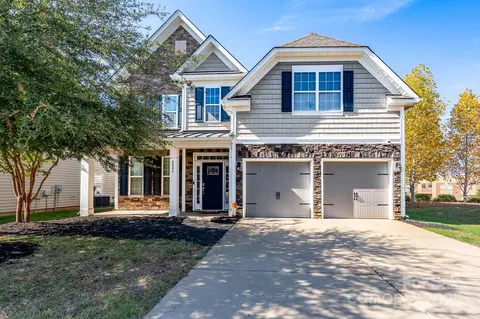 8806 Douglas Palace Ct, Charlotte, NC 28278