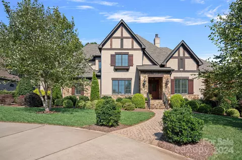 7902 Skye Lochs Dr, Waxhaw, NC 28173