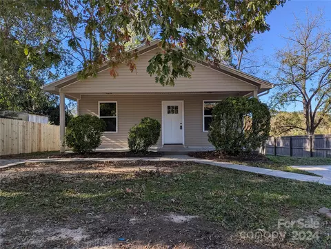 19 Olde Jordan St, East Flat Rock, NC 28726