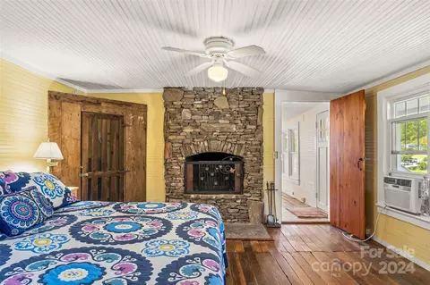 Bedroom - 4876 Paint Fork Rd, Mars Hill, NC 28754 photo 4 of 4