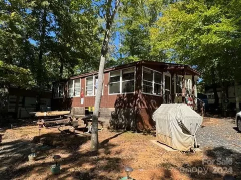 201 Deer Park Rd, Mount Gilead, NC 27306