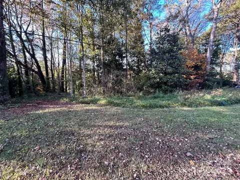 Oakwood Lane, Charlotte, NC 28215